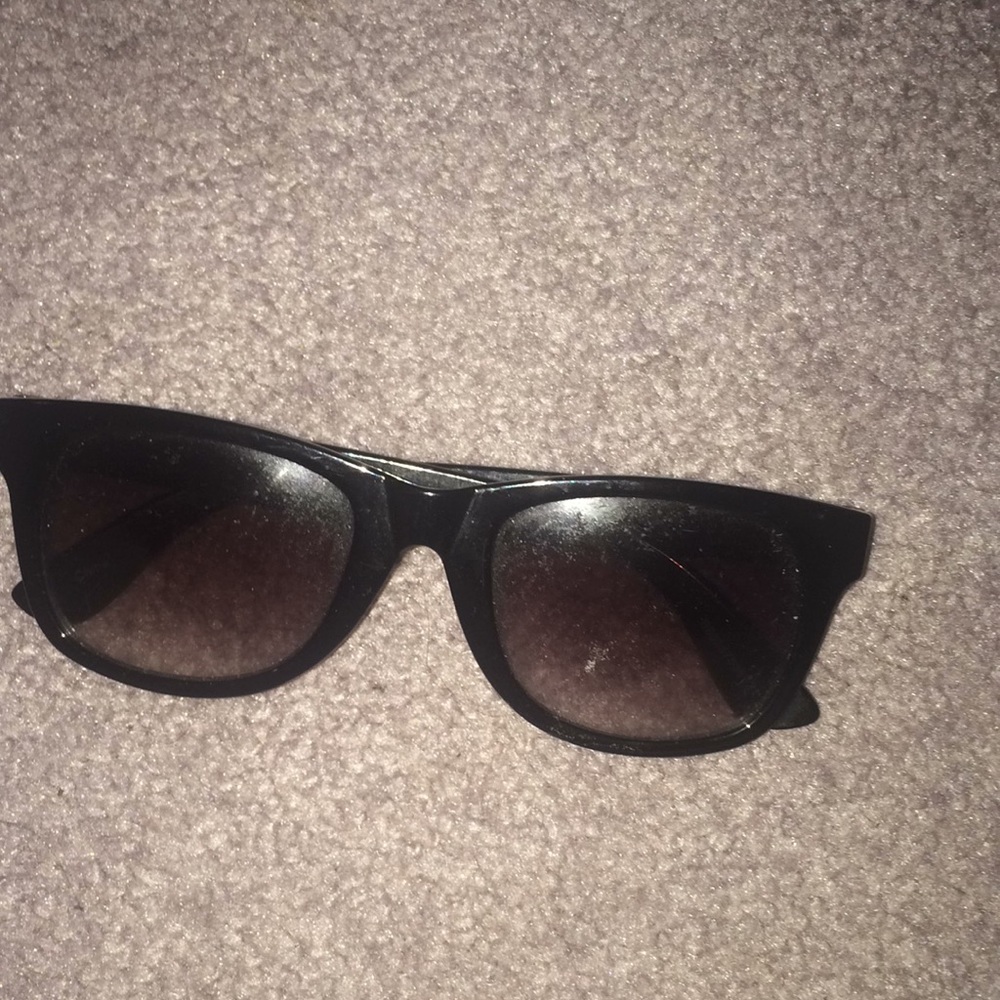 some cool black shadesss 😎